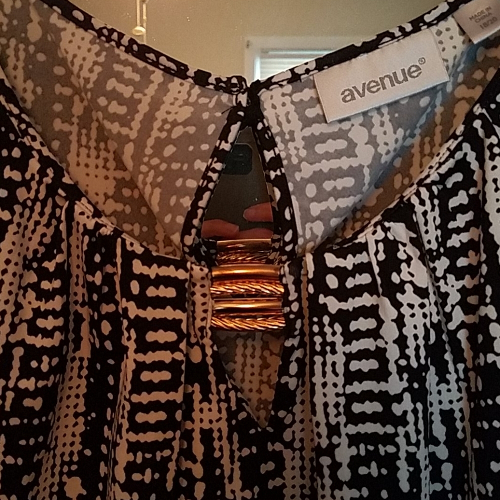 Black & White Tank - Picture 2 of 4